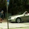 Voilà comment grand-mère apprend une leçon en 30 secondes à ce conducteur agressif