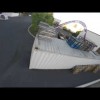 Course de drones dans un hangar